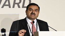 Adani की बढ़ सकती हैं मुश्किलें, मूडीज ने कहा- पैसा जुटाने में होगी दिक्कत, वित्त सचिव बोले- ये चाय के प्याले का तूफान