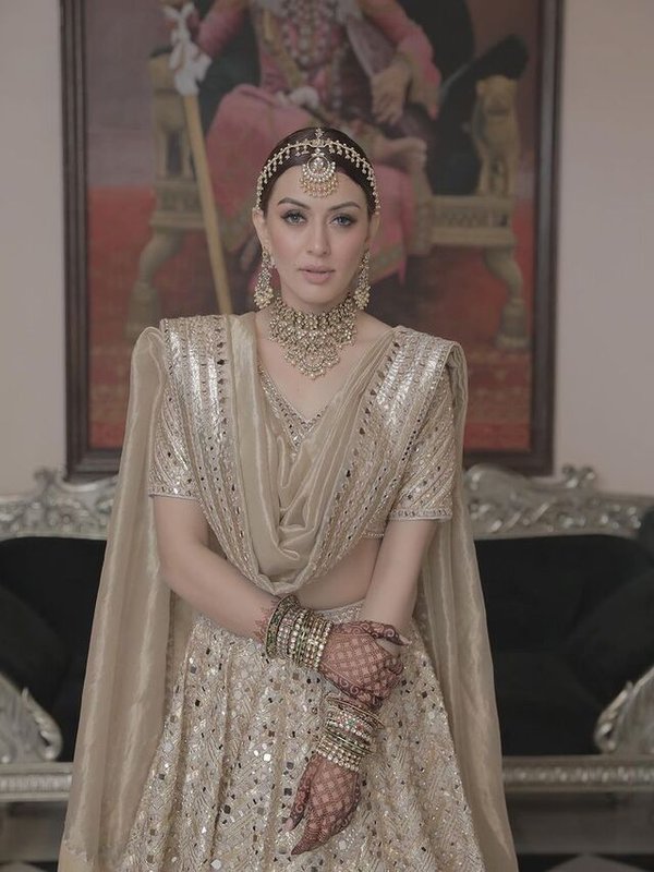 HANSIKA MOTWANI - FITNESS SECRET