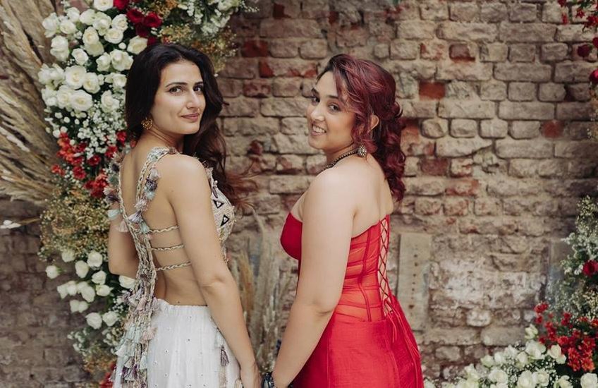 Fatima Sana Sheikh: बॉलीवुड एक्ट्रेस फातिमा सना शेख इन दिनों चर्चा में हैं। दरअसल उनकी चर्चा का विषय बनी हैं उनकी कुछ तस्वीरें और उन तस्वीरों पर आमिर खान (Aamir Khan) की बेटी इरा के कमेंट्स। फातिमा की फोटो पर इरा (Ira Khan) के कमेंट देख लोग तरह-तरह के कयास लगा रहे हैं। (Photo Source: Fatima Sana Shaikh Instagram)