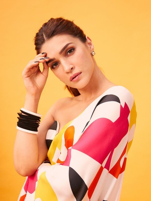 Kriti saree look