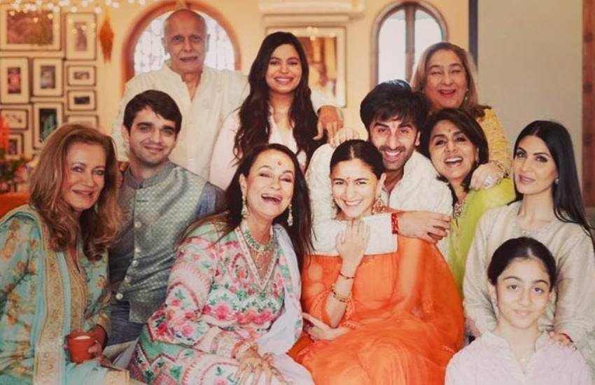 Bhatt Family Education: भट्ट फैमिली का बॉलीवुड में अच्छा खासा नाम है। महेश भट्ट (Mahesh Bhatt) से आलिया भट्ट (Alia Bhatt) तक, इस परिवार के कई सदस्यों ने फिल्मों में अपनी कलाकारी से लोगों के दिल जीते हैं। आइए जानते हैं आखिर कितनी पढ़ी लिखी है भट्ट फैमिली (Mahesh Bhatt Family): 