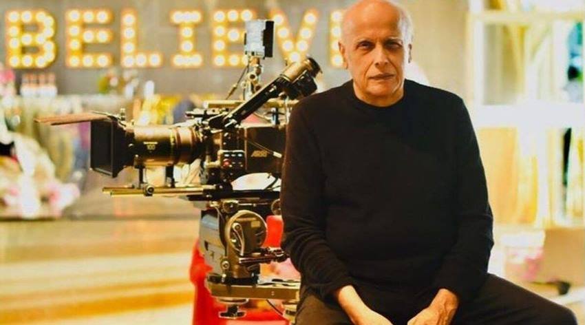 Mahesh Bhatt: महेश भट्ट ने अपने करियर में एक से बढ़कर एक फिल्म का निर्देशन किया है। बात महेश भट्ट की एजुकेशन की करें तो उन्होंने सिर्फ इंटर तक की पढ़ाई की है। महेश भट्ट ने मुंबई के डॉन बॉस्को स्कूल से पढ़ाई की थी। (Photo: Indian Express)