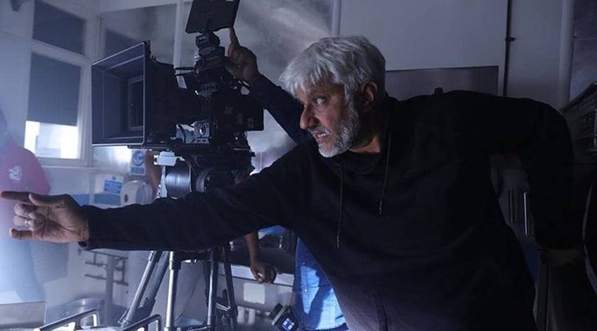 Vikram Bhatt: महेश भट्ट के भाई विक्रम भट्ट भी फिल्म मेकिंग में हैं। विक्रम भट्ट ने मुंबई के नरसी मोंजी स्कूल से बारहवीं तक ही पढ़ाई की है।  (Photo: Indian Express)