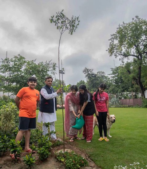 अपने हलफनामे में डिंपल यादव ने बताया था कि उन्होंने लखनऊ के दिलकुशा इलाके में उस प्रॉपर्टी को करीब 30 लाख रुपये में खरीदा था। आज उसकी कीमत 4 करोड़ रुपये से भी ज्यादा है। (Photo: Dimple Yadav Facebook)