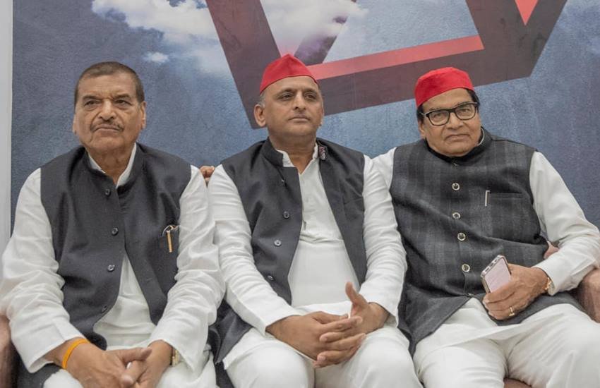डिंपल यादव के लिए आपसी मतभेद भुला शिवपाल यादव और रामगोपाल यादव भी एक साथ आ गए हैं। (Photo: Samajwadi Party facebook)