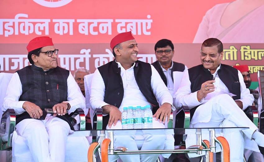 डिंपल यादव के लिए शिवपाल और रामगोपाल दोनों जनता से वोट की अपील कर रहे हैं। (Photo: Samajwadi Party facebook)