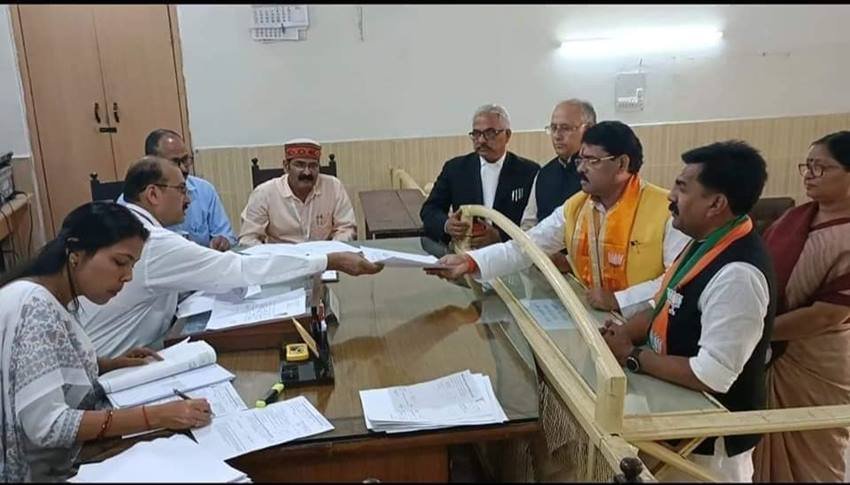 रघुराज सिंह शाक्य ने चुनाव आयोग को दिये हलफनामे में अपनी औऱ पत्नी की कुल संपत्ति का ब्योरा दिया है। (Photo: Raghuraj Singh Shakya Facebook)