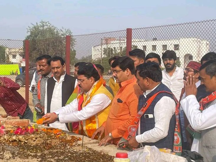 बीजेपी कैंडीडेट रघुराज सिंह शाक्य मुलायम सिंह यादव को अपना गुरु मानते थे। मुलायम ने ही राजनीति में रघुराज की एंट्री कराई थी। (Photo: Raghuraj Shakya Facebook)