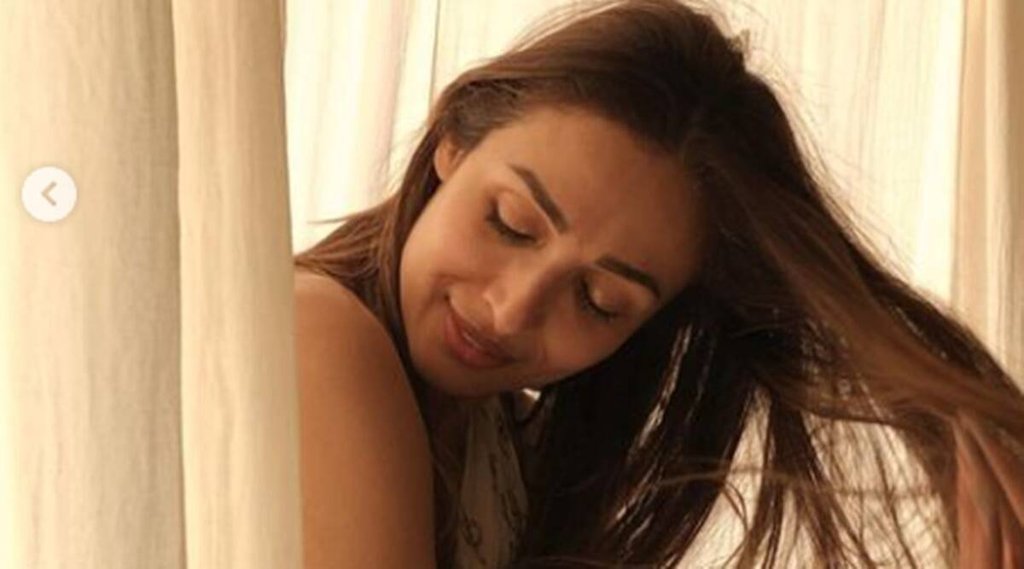 Malaika Arora danda yoga,योगा आसन, पेट की चर्बी कम करने के लिए योगा