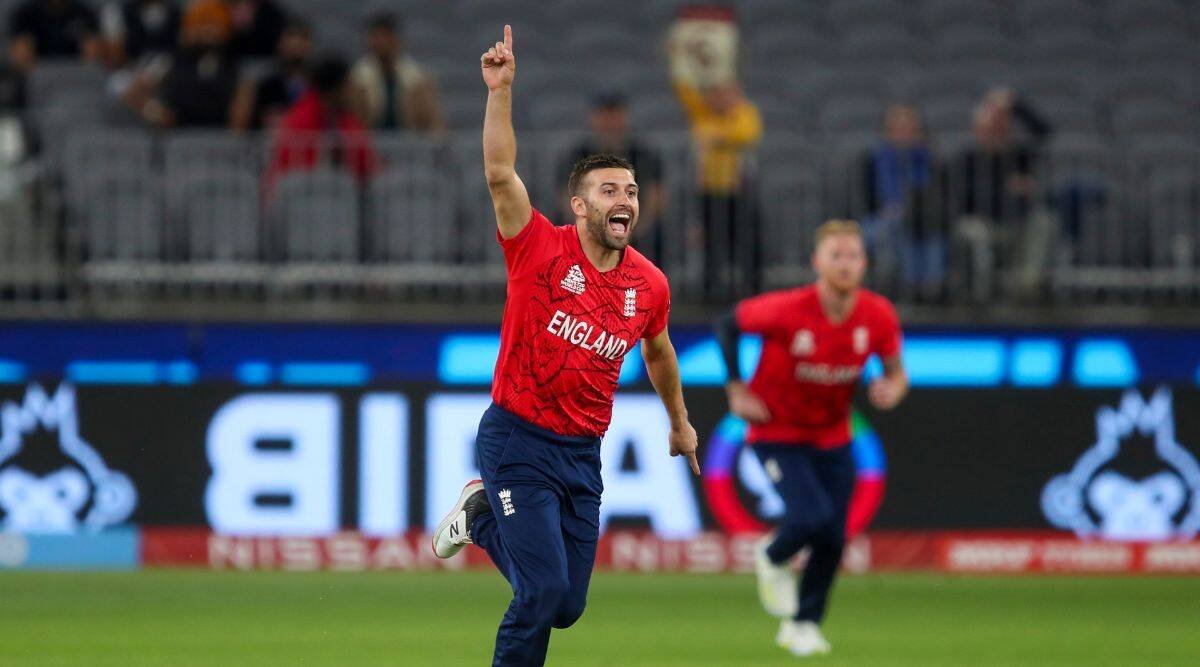 T20 World Cup: बुलेट की रफ्तार से गेंदबाजी कर रहे मार्क वुड, 10 में 9 सबसे तेज गेंद फेंकने का बनाया रिकॉर्ड