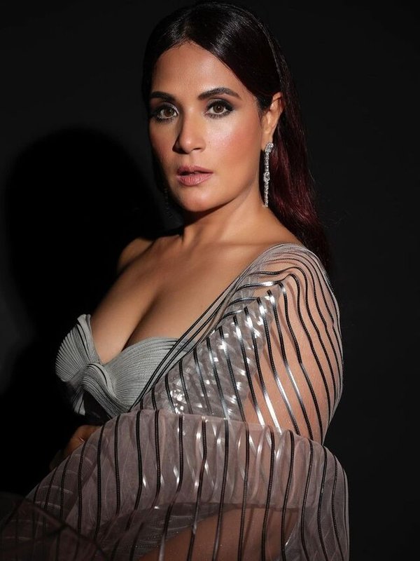 RICHA CHADHA TWEET PAR BAWAL