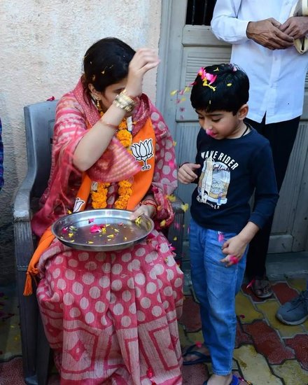 रिवाबा जडेजा ने 2019 में लोकसभा चुनाव से ठीक पहले राजनीति में एंट्री मारी थी। अब बीजेपी ने उन्हें गुजरात की जामनगर नॉर्थ से अपना कैंडिडेट बनाया है। (Photo: Rivaba Jadeja Instagram)