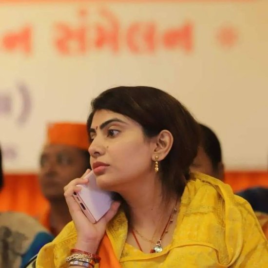 रिवाबा ने मैकेनिकल इंजीनियरिंग की पढ़ाई की है। वह काफी फैशनेबल भी हैं। लेकिन राजनीति में आने के बाद से वह लगभग हमेशा साड़ी पहने ही दिखी हैं। (Photo: Rivaba Jadeja Instagram)