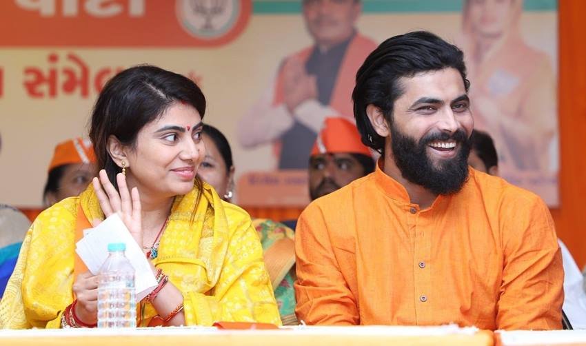 Ravindra Jadeja Wife Rivaba Jadeja: टीम इंडिया के क्रिकेटर रविंद्र सिंह जडेजा की पत्नी रिवाबा गुजरात विधानसभा का चुनाव लड़ रही हैं। उन्हें बीजेपी ने जामनगर नॉर्थ सीट से अपना उम्मीदवार बनाया है। (Photo: Rivaba Jadeja Twitter)