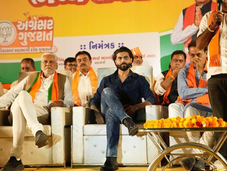 बता दें कि रविंद्र जडेजा और रिवाबा ने 17 अप्रैल 2016 को शादी रचाई थी। शादी के तीन साल बाद रिवाबा ने राजनीति जॉइन कर ली थी। (Photo: Rivaba Jadeja Twitter)