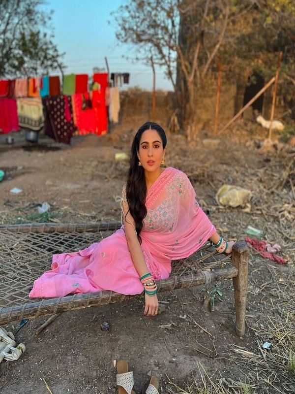 SARA ALI KHAN IN VILLAGE GIRL LOOK