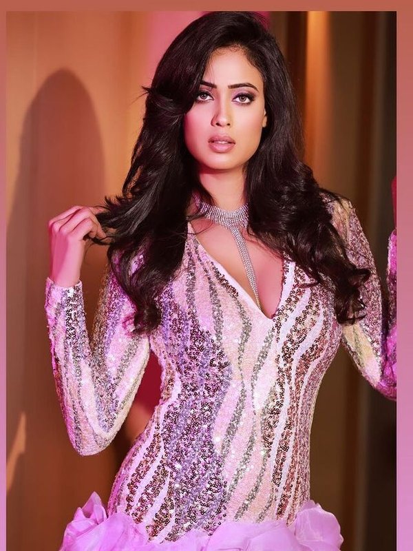 SHWETA TIWARI IN GLITTER DRESS