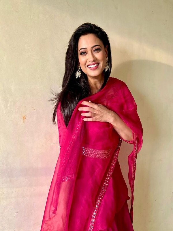SHWETA TIWARI IN PINK SUIT LOOK