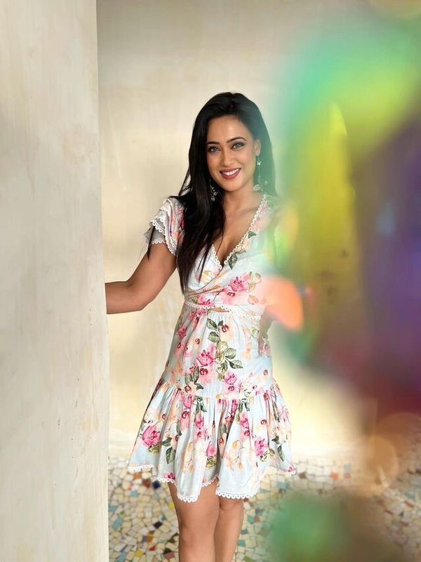 SHWETA TIWARI IN SHORT FLORAL DRESS
