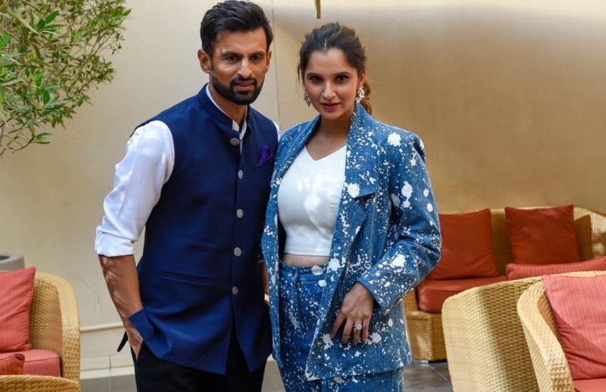 Sania Mirza Shoaib Malik: टेनिस स्टार सानिया मिर्जा और पाकिस्तानी क्रिकेटर शोएब मलिक इन दिनों चर्चा में हैं। दरअसल सोशल मीडिया पर कयास लगाए जा रहे हैं कि दोनों एक दूसरे से तलाक (Divorce) लेने वाले हैं। कई पाकिस्तानी मीडिया रिपोर्ट्स भी इसी तरह की बातें कह रही हैं। (Photo: Sania Mirza Instagram)