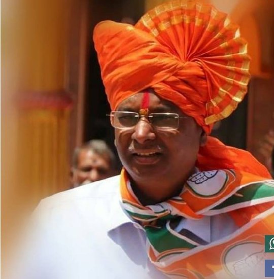 कांग्रेस नेता के इस बयान पर विवाद बढ़ गया है। सोशल मीडिया से लेकर राजनीतिक गलियारे तक में इस बयान को लेकर बात हो रही है। इस चर्चा के बीच आइए जानते हैं कौन हैं सतीश जारकीहोली और कितनी है इनके पास संपत्ति। (Photo: Satish Jarkiholi Facebook)