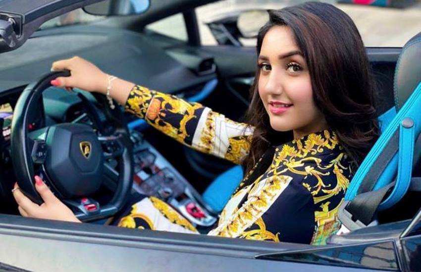 Young TV Actresses Car Collection: टीवी इंडस्ट्री की कई ऐसी एक्ट्रेसेस हैं जिन्होंने छोटी सी उम्र में ही खूब शोहरत कमा ली है। ना सिर्फ शोहरत बल्कि इन एक्ट्रेसेस ने दौलत भी खूब कमाई है। आइए डालते हैं टीवी की कुछ यंग एक्ट्रेसेस के कार कलेक्शन पर एक नजर (Photo:Ashnoor Kaur Instagram): 