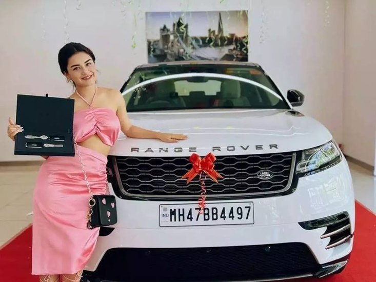 टीवी की फेमस एक्ट्रेस अवनीत कौर 80 लाख रुपये की रेंज रोवर की ओनर हैं। (Photo: Avneet Kaur Instagram)
