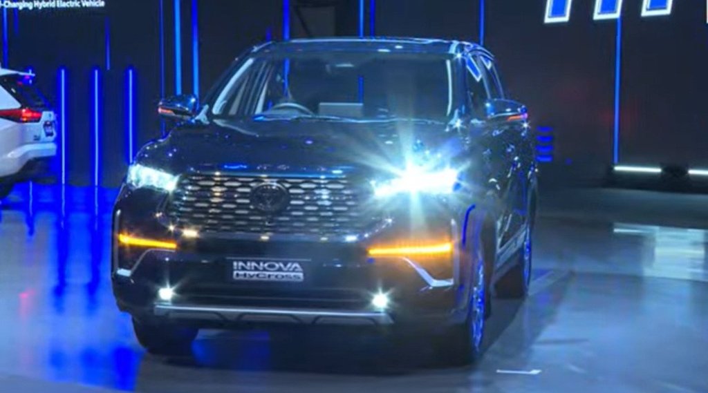 Toyota, Toyota Innova, Toyota Innova HyCross, Toyota Innova HyCross Launch News, Toyota Innova HyCross Booking Process