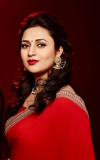 Divyanka Tripathi: टीवी की फेमस एक्ट्रेस दिव्यांका त्रिपाठी ने कई सीरियल्स में अहम भूमिकाएं निभाई हैं। एक वक्त टीवी की सबसे महंगी एक्ट्रेसेस में शुमार दिव्यांका इन दिनों खाली हैं। उनके पास कोई प्रोजेक्ट नहीं है।