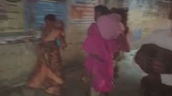 Bihar News: बिहार में एंबुलेंस नहीं मिलने पर बीमार मां को कंधे पर लेकर भटकता रहा बेटा, वीडियो वायरल हुआ तो डॉक्टर बोले- जांच होगी