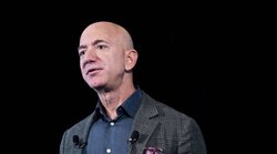 Amazon CEO Jeff Bezos ने चेताया- मंदी रहेगी अभी, पैसा रखिए, टीवी-फ्रिज मत ख़रीदिए