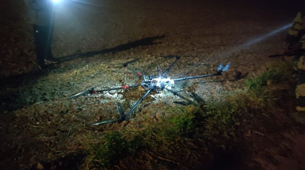 Punjab News: अमृतसर में बॉर्डर पर पाकिस्तानी Drone को BSF ने किया ढेर, दो महीने में चौथी बार नाकाम की साजिश- जवान सम्मानित