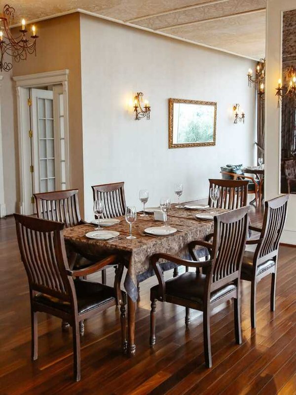 VASTU TIPS RELATED TO DINING TABLE