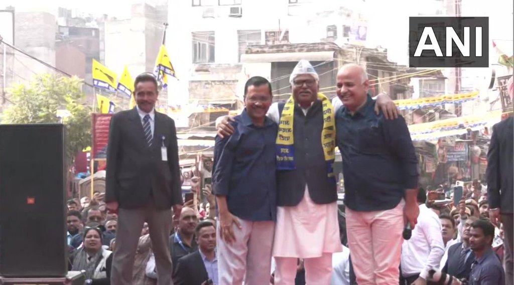 कांग्रेस के दिग्गज नेता महाबल मिश्रा ने थामा AAP का हाथ (Photo Source- ANI)