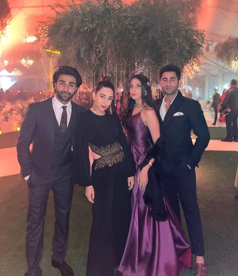 शादी के फंक्शन में अपने कजिन अदार और अरमान जैन के साथ करिश्मा। (Photos: Karisma Kapoor/Instagram)