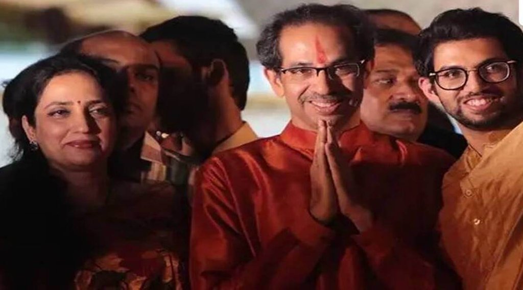 चुनाव उद्धव सेना के लिए भी महत्वपूर्ण है क्योंकि लड़ाई का नेतृत्व उसके उत्तराधिकारी आदित्य ठाकरे कर रहे हैं। (फाइल फोटो)