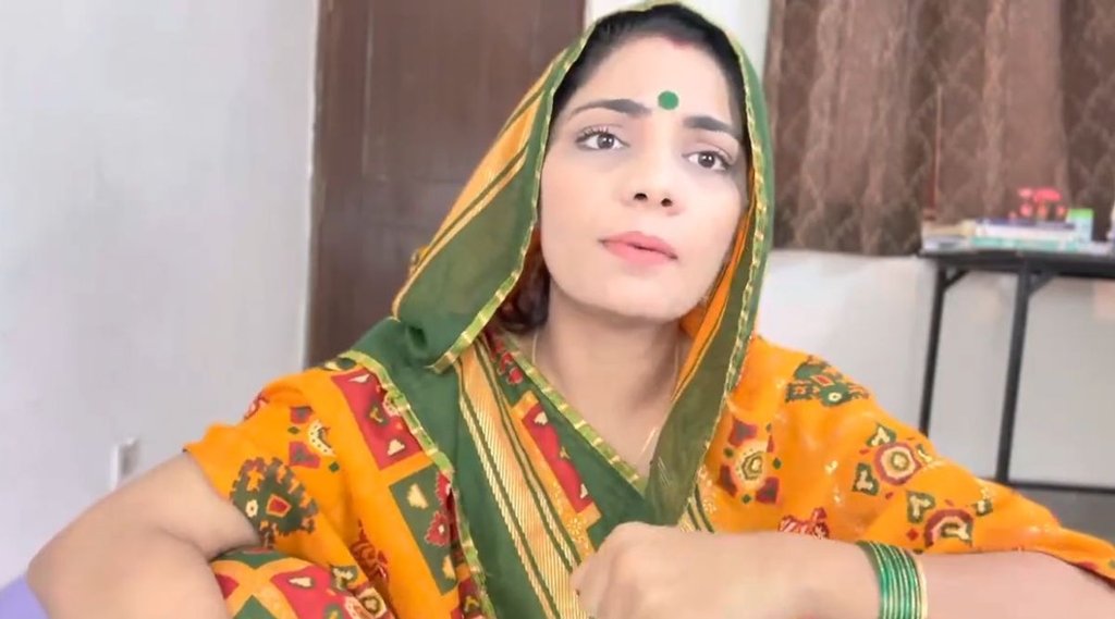 नेहा सिंह राठौर वीडियो (Photo Source- Screengrab/ @nehafolksinger)
