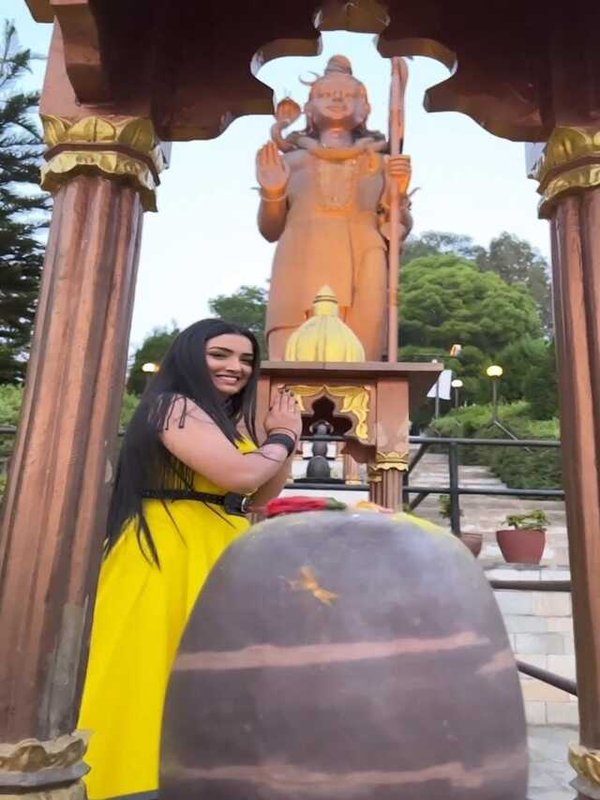 AAMRAPALI DUBEY SHIV BHAKTI