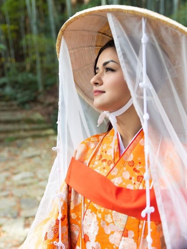 AVNEET KAUR IN JAPANI LOOK