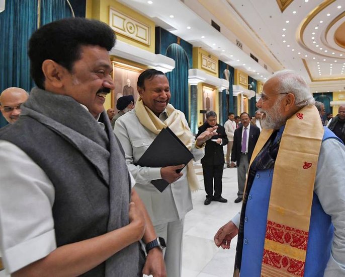 तमिलनाडु के सीएम एमके स्टालिन और टीआर बालू संग पीएम मोदी। (Photo: ANI)