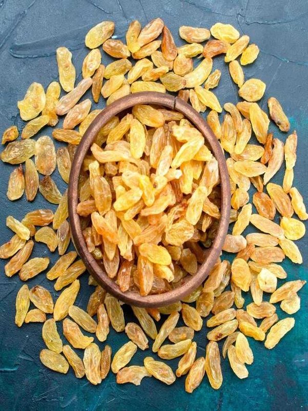 BENEFITS OF RAISINS WATER