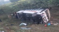 लुधियाना से रायबरेली जा रही बस पलटी, 6 लोगों की मौत, घायलों को कराया गया भर्ती