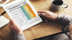 Cholesterol: क्या दवाई की तरह ही मछली का तेल और लहसुन भी कोलेस्ट्रॉल कम कर सकता है? एक्सपर्ट से जानिए