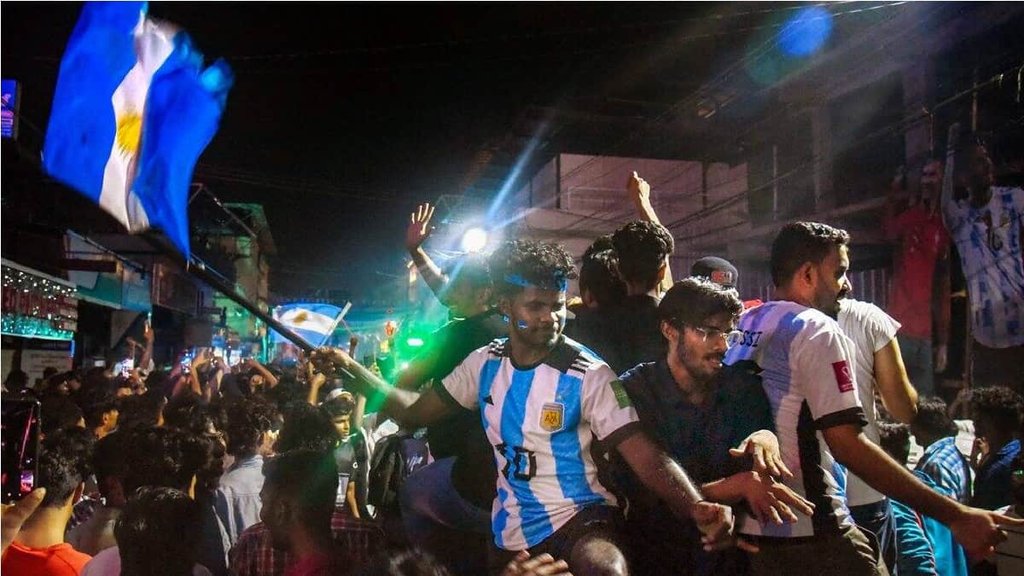 Clash between Argentina and France fans-min