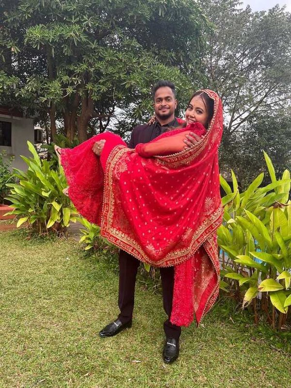 DEVOLEENA GOT MARRIED TO GYM TRAINER