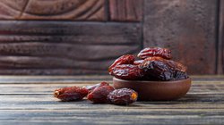 Dry Dates Benefits: ब्लड शुगर कंट्रोल करने के साथ ही इन 4 बीमारियों का भी उपचार करता है छुहारा, एक्सपर्ट से जानिए फायदे
