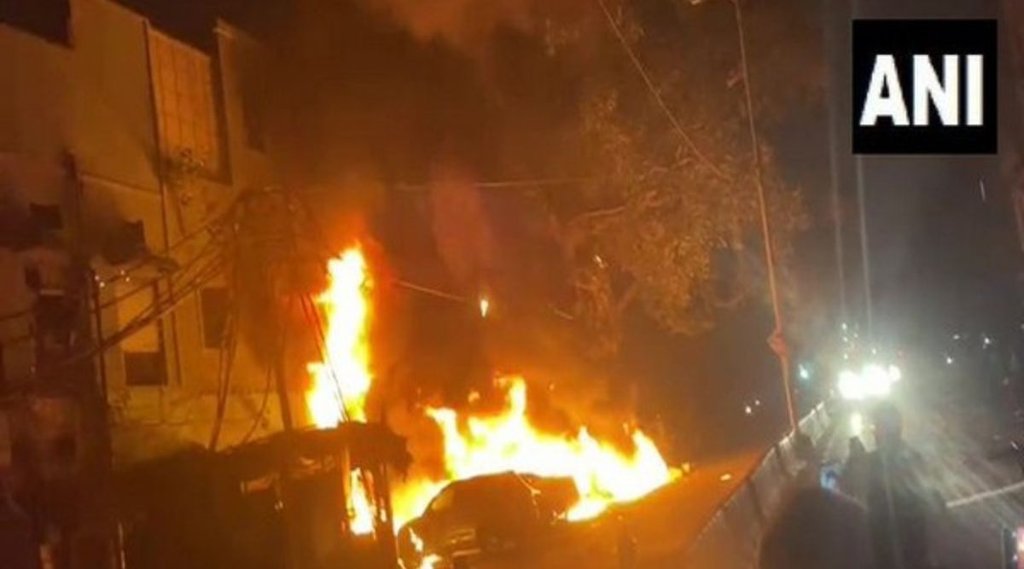 Delhi, Massive fire breaks out, Sadar Bazaar area