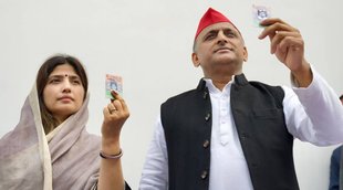 Dimple Akhilesh| Dimple Akhilesh News| Dimple Akhilesh Vote Photo| Dimple Akhilesh News|