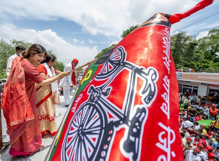 ना सिर्फ शिवपाल समाजवादी पार्टी में शामिल हुए बल्कि उन्होंने अपनी पार्टी का भी सपा में विलय कर दिया। (Photo: Samajwadi Party Twitter)