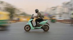 Electric Vehicle Buying Guide: इलेक्ट्रिक व्हीकल खरीदने से पहले इन 5 बातों का रखें ध्यान, नहीं होगा पैसों का नुकसान